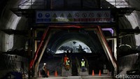 Stasiun kereta cepat Walini akan terkoneksi dengan moda transportasi umum lainnnya guna meningkatkan aksesibilitas dan mobilitas masyarakat pada kawasan tersebut. Dengan lahan seluas 1.278 hektar, Walini merupakan salah satu titik proyek kereta cepat yang diproyeksikan sebagai kawasan Transit Oriented Development (TOD). 