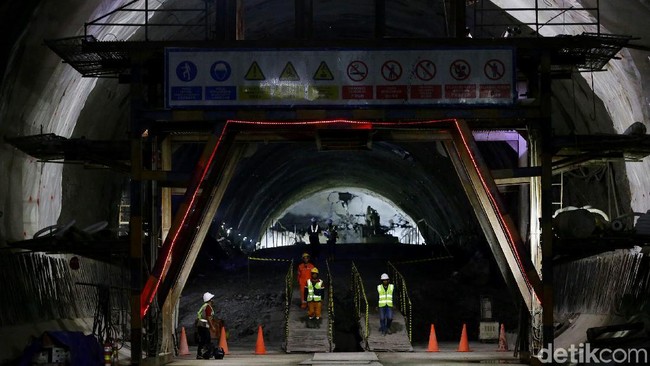 1 dari 13 Terowongan Kereta Cepat JKT-BDG Akhirnya Tembus
