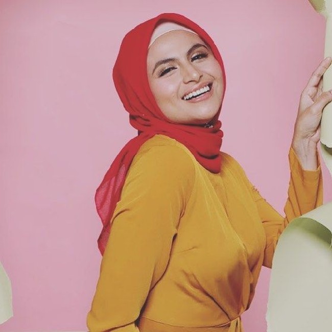 Mendiang ayah Asha Shara jadi alasan utama aktris cantik ini untuk berhijab. Di sebuah pengajian, ia diberi tahu bahwa jika wanita tidak berhijab, dosanya akan menghalangi orang tua masuk surga. Ia pun mantap berhijab sejak saat itu. Foto: Instagram/ashasyara