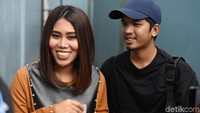 Semoga tetap rukun dan harmonis ya Evi dan Arif! Pool/Noel/detikFoto.