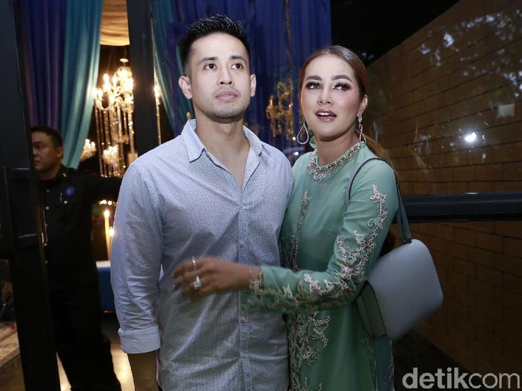 Ikut Suami Sahur Cuma Air Putih, Olla Ramlan Pernah Pusing dan Migrain