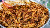 Siapa yang berani coba ceker pedas ini? Kalau berani, datang saja ke kedai Ceker Setan yang ada di Sleman. Foto: Instagram gembulfoodie
