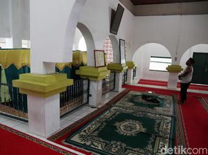 Melihat Makam Penyebar Islam Berusia 3 Abad di Kampung Bandan