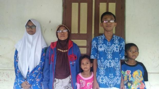 Ananda Hafidh Rifai bersama keluarga. 