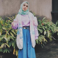 Sempat ragu karena takut kehilangan job, kini Nycta Gina tak kehilangan popularitasnya. Ia juga sukses berbisnis hijab dengan label Trinycta. Foto: Instagram/nyctagina
