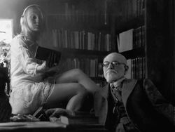 Berkah Photoshop Bisa Selfie Bareng Tokoh Terkenal Masa Lalu