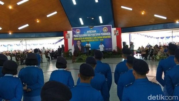 2 Siswa Kembar Raih Penghargaan Saat Wisuda SMA Taruna Nusantara