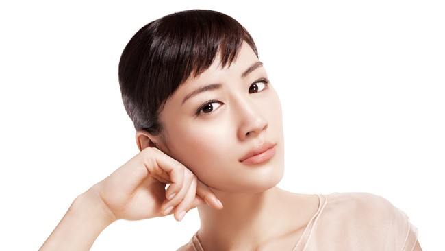 Haruka AyaseTak hanya di China dan Korea, banyak pula wanita Jepang yang terobsesi punya kulit putih dan pastinya tanpa noda. Salah satu inspirasi mereka adalah Haruka Ayase yang merupakan bintang iklan SK II. Foto: Instagram