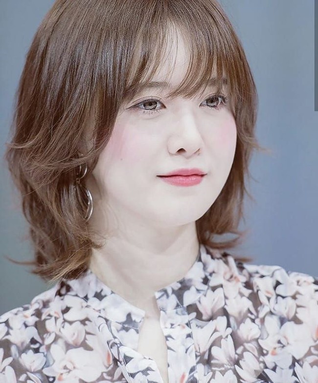 Goo Hye SunDi Korea, aktris drakor Goo Hye Sun juga terkenal dengan kulit yang sangat putih. Netizen bahkan mengatakan istri aktor Ahn Jae Hyun itu seperti vampir. Meski banyak yang iri, ia mengaku bermasalah dengan kulit pucatnya hingga harus pakai makeup lebih gelap sebelum syuting agar tak terlalu terang. Foto: Instagram