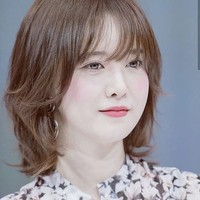 Goo Hye SunDi Korea, aktris drakor Goo Hye Sun juga terkenal dengan kulit yang sangat putih. Netizen bahkan mengatakan istri aktor Ahn Jae Hyun itu seperti vampir. Meski banyak yang iri, ia mengaku bermasalah dengan kulit pucatnya hingga harus pakai makeup lebih gelap sebelum syuting agar tak terlalu terang. Foto: Instagram