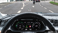Jika pengendara mobil kena lampu merah, ada hitung mundur di kokpit Audi yang menampilkan berapa detik lagi lampu kembali hijau. Kota yang memiliki layanan ini adalah Denver, Houston, Las Vegas, Los Angeles, Portland dan Washington D.C. Foto: Audi