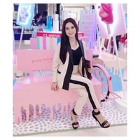 Sebelumnya pada 2017, Bella Astillah juga diselingkuhi Aliff dengan aktris pendatang baru Afifah Nasir. Dan baru pada Maret 2019 kemarin, Alif kepergok bermesraan dengan aktris Oktovia Manrose di sebuah klub malam. Bella sampai melabrak Oktovia pada saat itu. Bella dan Aliff menikah pada 2016 dan dikaruniai seorang anak. Foto: Instagram