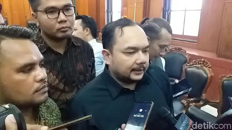 Ahmad Dhani Minta Dipindah ke Jakarta Agar Bisa Lebaran Bareng Keluarga Ahmad Dhani Minta Dipindah ke Jakarta Agar Bisa Lebaran Bareng Keluarga