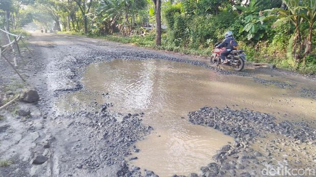 Mirip Kolam, Jalur Lingkar Selatan Ciamis Tak Layak Dilintasi Pemudik