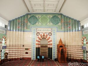 Megahnya Masjid di Atap Pasar Tanah Abang