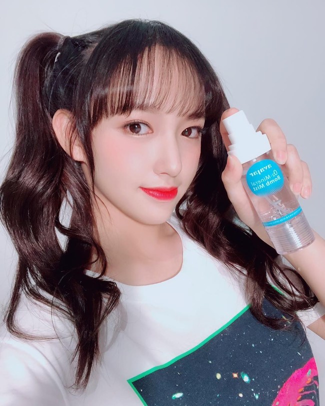 Cheng Xiao WJSNArtis KPop lain yang kulit putihnya mengalihkan perhatian adalah Cheng Xiao. Wanita asal China yang tergabung dalam girl band WJSN tersebut punya kulit putih yang terlihat merona. Foto: Instagram