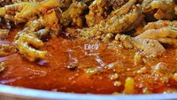 Begini tampilan ceker pedas yang biasa kamu temui. Bisa dipastikan kalau bumbu pedasnya meresap ke dalam daging hingga tulang. Jadi mau! Foto: Instagram fodinrupiah