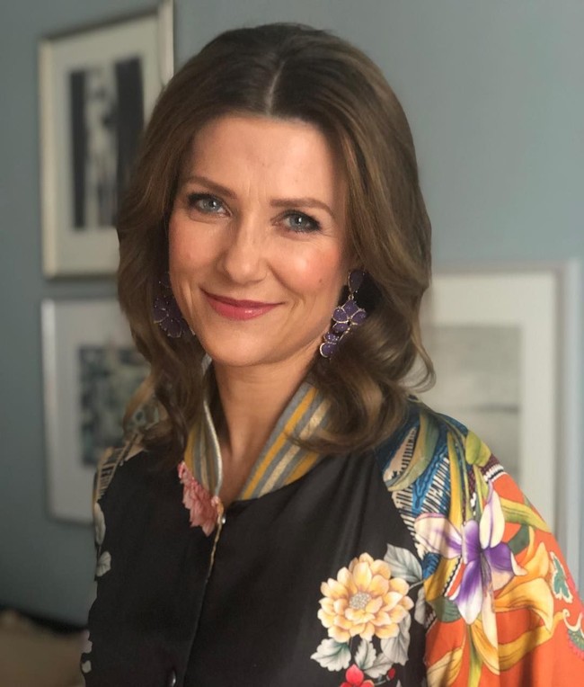 Tak hanya itu, Putri Martha Louise dan kekasihnya juga dikritik karena menggunakan Gereja St. Petri di Stavanger untuk penampilan perdukunan mereka. Namun, keluhan bahwa praktik perdukunan tersebut dapat merusak iman Kristen telah ditolak. Hal itu membuat banyak orang percaya bahwa pejabat Gereja Norwegia tidak ingin mengecewakan keluarga kerajaan. Foto: Instagram