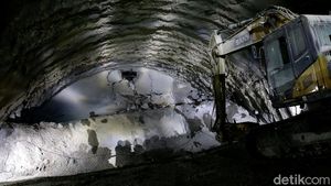 Setahun Dibangun, Terowongan Kereta Cepat 608 M Akhirnya Tembus