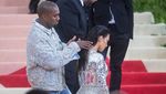 Melihat Lagi Kemesraan Kim Kardashian dan Kanye West