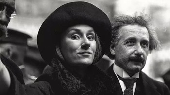 Foto bareng Albert Einstein. Foto: Flóra Borsi