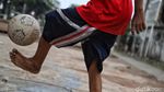 Mengolah Bola, Menunggu Waktu Berbuka
