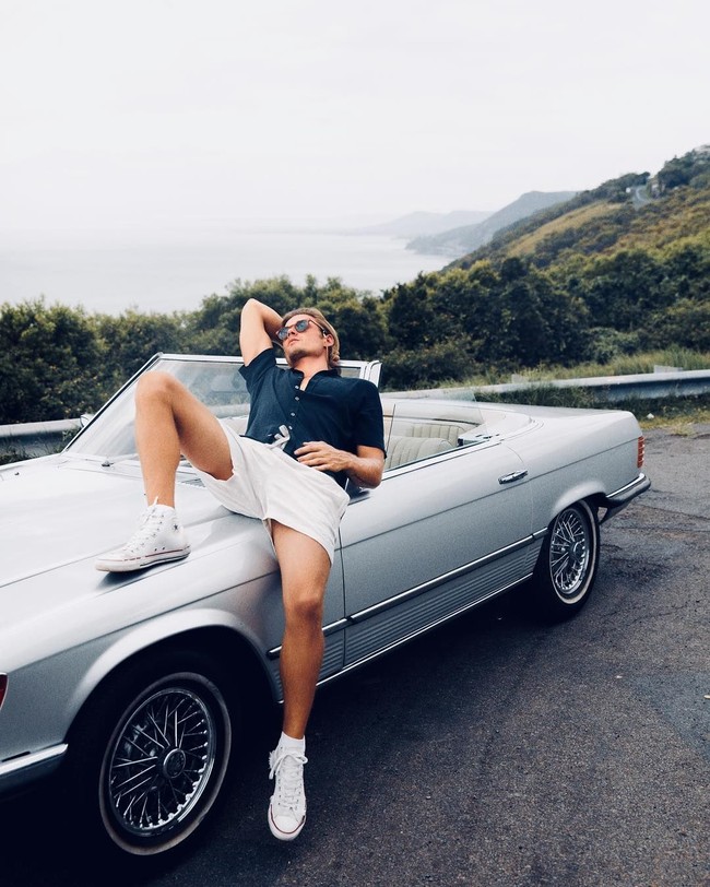 Bagi banyak wanita, Brad Pitt dan Leonardo DiCaprio dianggap sebagai pria-pria paling tampan di Hollywood. Karenanya, ketampanan Erik Vent pasti membuat mereka terpikat. Foto: Instagram @erikvent