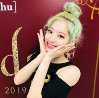 DaHyun TWICEKulit putih para idol juga bikin iri para wanita. Belakangan kulit porselen Dahyun Twice jadi perhatian para penggemar dan bikin iri banyak dari mereka. Foto: Instagram