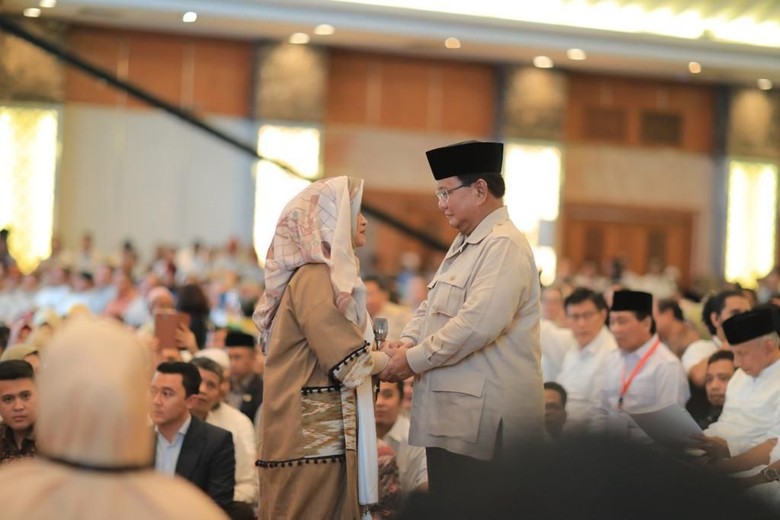 Saat Prabowo-Neno Warisman Berpegangan Tangan Saat Prabowo-Neno Warisman Berpegangan Tangan