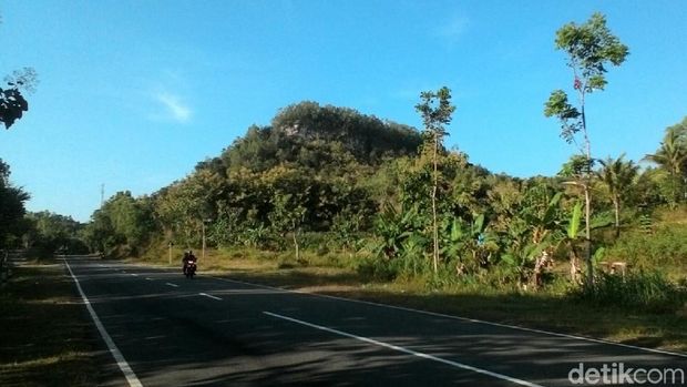 Jalur lintas selatan (JLS) wilayah Kecamatan Giriwoyo, Wonogiri