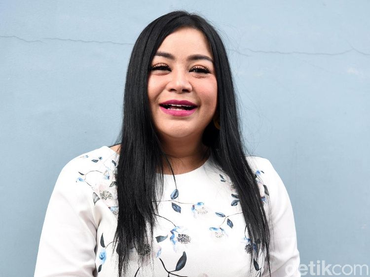 Dekat dengan Pengusaha, Annisa Bahar Kasmaran Lagi