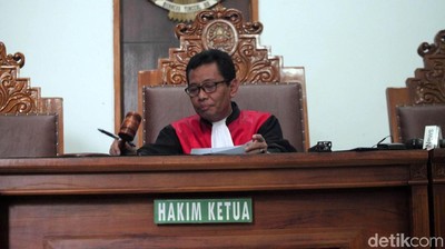 Tok! Hakim Tolak Praperadilan Romahurmuziy