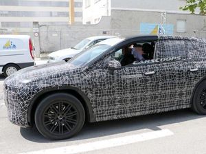 Mobil Canggih BMW Mulai Diuji Interiornya Mulai Terlihat