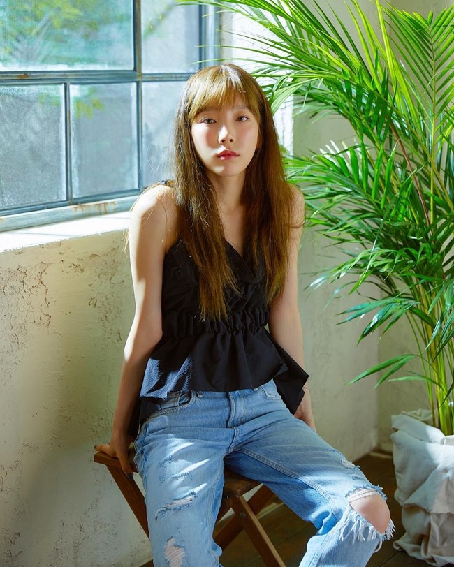 TaeyeonVokalis utama SNSD ini dikenal punya kulit pucat. Ditambah dengan wajah cantik dan tubuh langsing, Taeyeon pun menjadi salah satu panutan kecantikan para wanita di Korea. Foto: Instagram