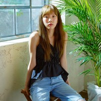 TaeyeonVokalis utama SNSD ini dikenal punya kulit pucat. Ditambah dengan wajah cantik dan tubuh langsing, Taeyeon pun menjadi salah satu panutan kecantikan para wanita di Korea. Foto: Instagram