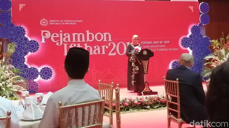 Bukber Dubes Negara Sahabat, Menlu Sajikan Soto Banjar hingga Wedang Ronde Bukber Dubes Negara Sahabat, Menlu Sajikan Soto Banjar hingga Wedang Ronde