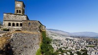 Inilah Kruje atau Kruja, kota pahlawan Albania, Gjergj Skanderbeg. Suasana pedesaan yang berbaur dengan alam membuat kamu langsung jatuh cinta dengan Kruje (iStock)