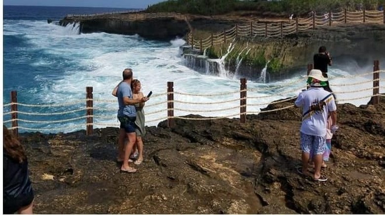 Dispar Punya Rencana Pagari Tebing Dream Beach, tapi Kurang Dana Dispar Punya Rencana Pagari Tebing Dream Beach, tapi Kurang Dana