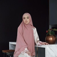 Selanjutnya ada Lindswell Kwok. Atlet wanita yang satu ini juga memilih untuk menjadi mualaf. Lindswell resmi memeluk agama Islam pada tahun 2018. Dirinya bahkan memutuskan untuk mengenakan hijab dan pakaian-pakaian syari. Foto: Ari Saputra