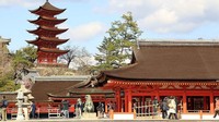 Meski agama Islam bukan agama Mayoritas di Jepang, bagi para pelancong Muslim tak sulit untuk mencari tempat ibadah maupun restoran halal untuk berbuka puasa. Beragam fasilitas ramah Muslim itu pun membuat Jepang jadi salah satu negara yang banyak dikunjungi oleh pengunjung Muslim. Junko Kimura/Getty Images.