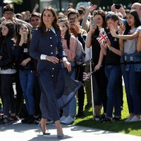Kate Middleton akhirnya bertemu keponakan barunya, Archie Harrison, anak dari Pangeran  Harry dan Meghan Markle,  Selasa (14/5/2019). Sebelum itu, Meghan menjalankan tugasnya dulu sebagai Duchess of Cambridge dengan menugunjungi Bletchley Park, Buckinghamshire, Inggris. (Foto: Darren Staples/Getty Images)