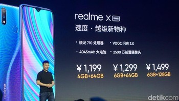 Sedangkan Realme X Lite masih mengusung notch tempat kamera depan. Ponsel ini juga terindikasi sebagai Realme 3 Pro dengan nama berbeda, yang sejauh ini cuma tersedia di pasaran China. (Foto: Devi Setya/detikINET)