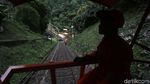 Serunya Uji Nyali Menaiki Kereta Lori PLTA Lamajan