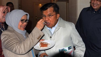 JK Dapat Kejutan Ultah saat Bertugas di Swiss
