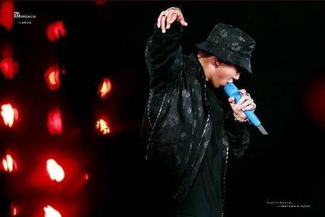 Terakhir ada leader RM yang menggunakan bucket hat. Seperti yang lain, ia juga pakai jaket bomber kanvas dan celana kargo. Foto: Istimewa