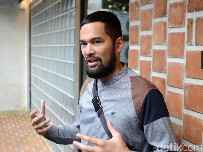 Teuku Wisnu doakan yang terbaik untuk Irwansyah. Foto: Noel/detikFoto Teuku Wisnu doakan yang terbaik untuk Irwansyah. Foto: Noel/detikFoto