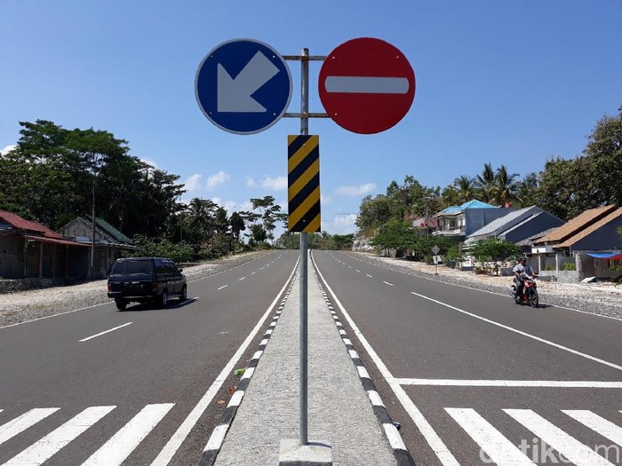 JJLS yang menghubungkan Kecamatan Rongkop dengan Kabupaten Wonogiri via Kecamatan Pracimantoro, Gunungkidul, Rabu (15/5/2019).