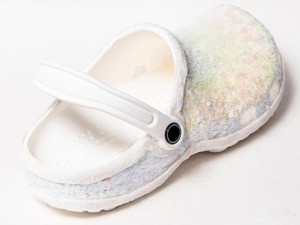 Mengejutkan! Crocs Buat Sepatu Untuk Pengantin
