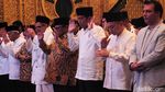 Momen Jokowi Bukber dan Salat Berjemaah di Rumah OSO