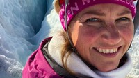 Saat menikmati salju di Svalbard, Martha pun mengabadikannya dengan selfie. Svalbard merupakan kawasan kepulauan yang berada di antara Norwegia dan Kutub Utara. (princessmarthalouise/Instagram)